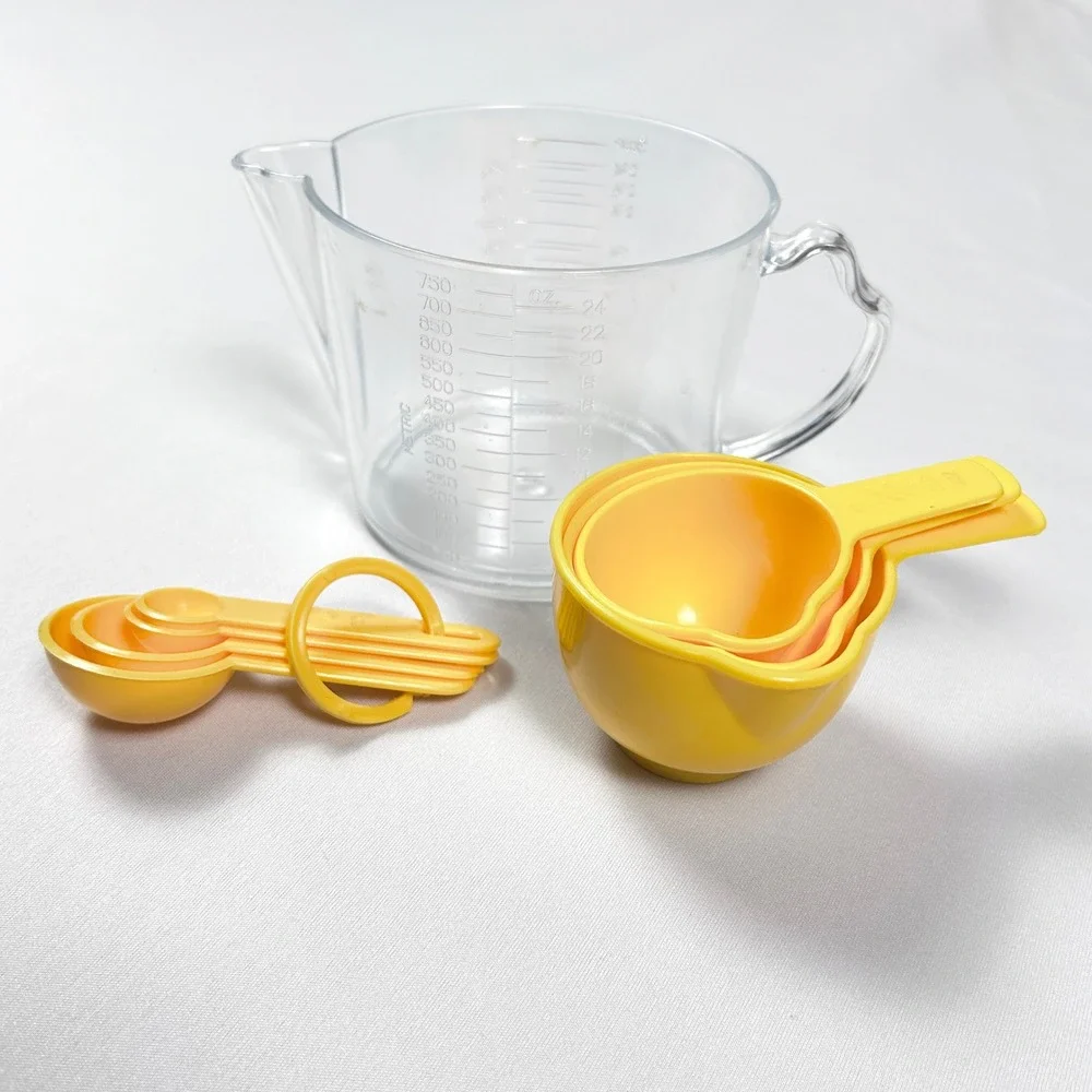 Vintage Measuring Cup Spoon Set Plastic Pitcher Retro MCM 1970s Hong Kong w/Box